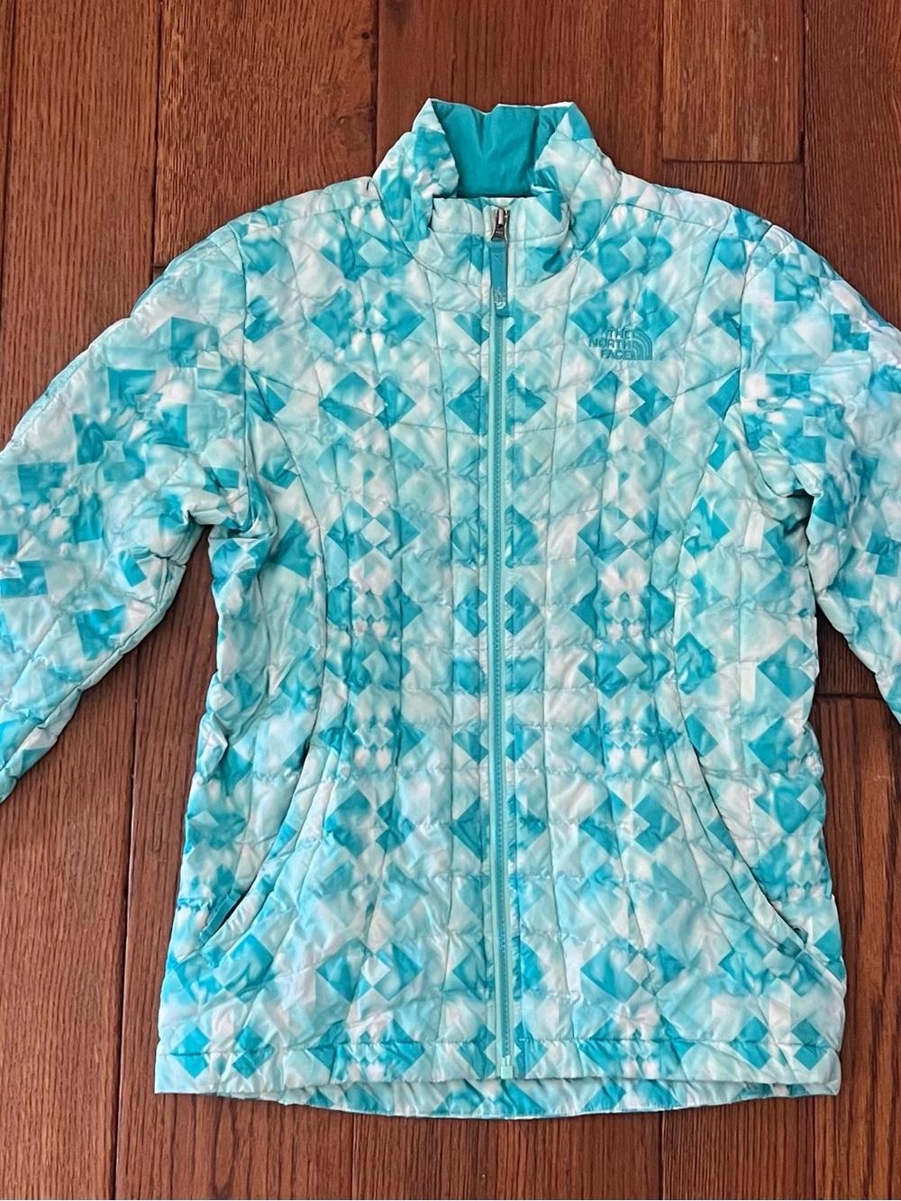 The North Face Girls' Large Aqua Geo-Print Thermoball Jacket
